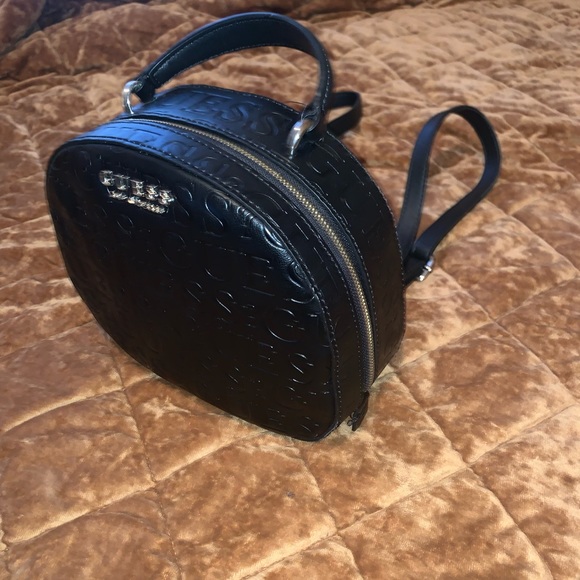 GUESS BACKPACK - Picture 3 of 5